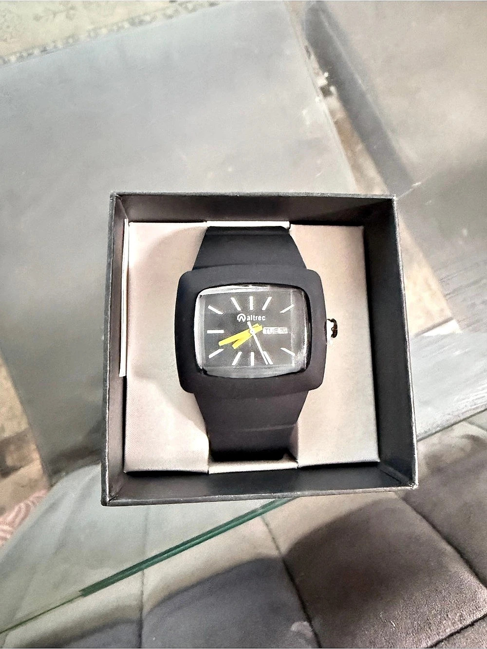 altrec Timeless Wristwatch Black Watch